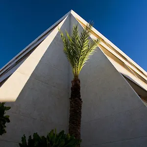Piramides Hotell